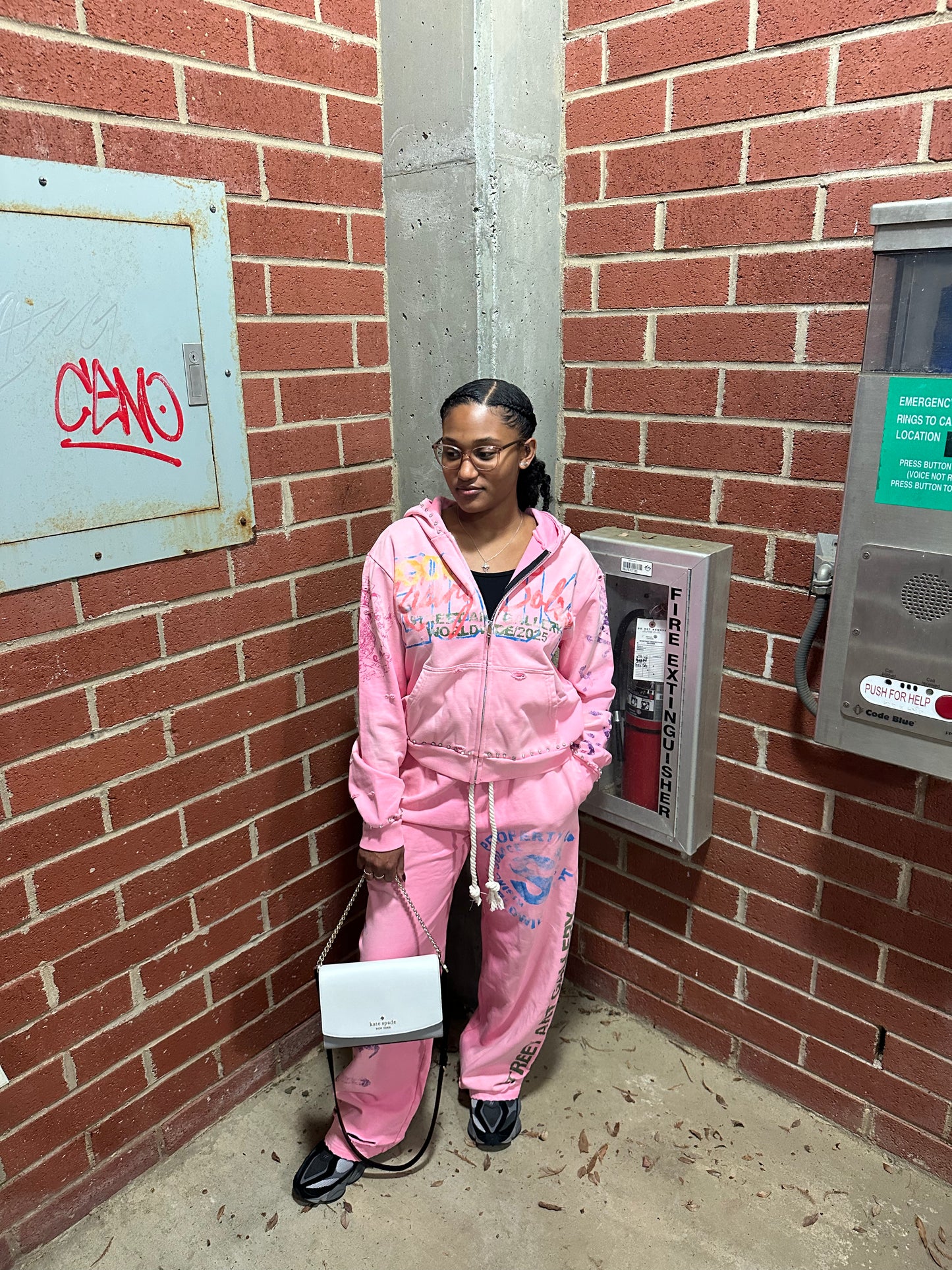 "Pressure makes Diamonds" hoodie (pink)