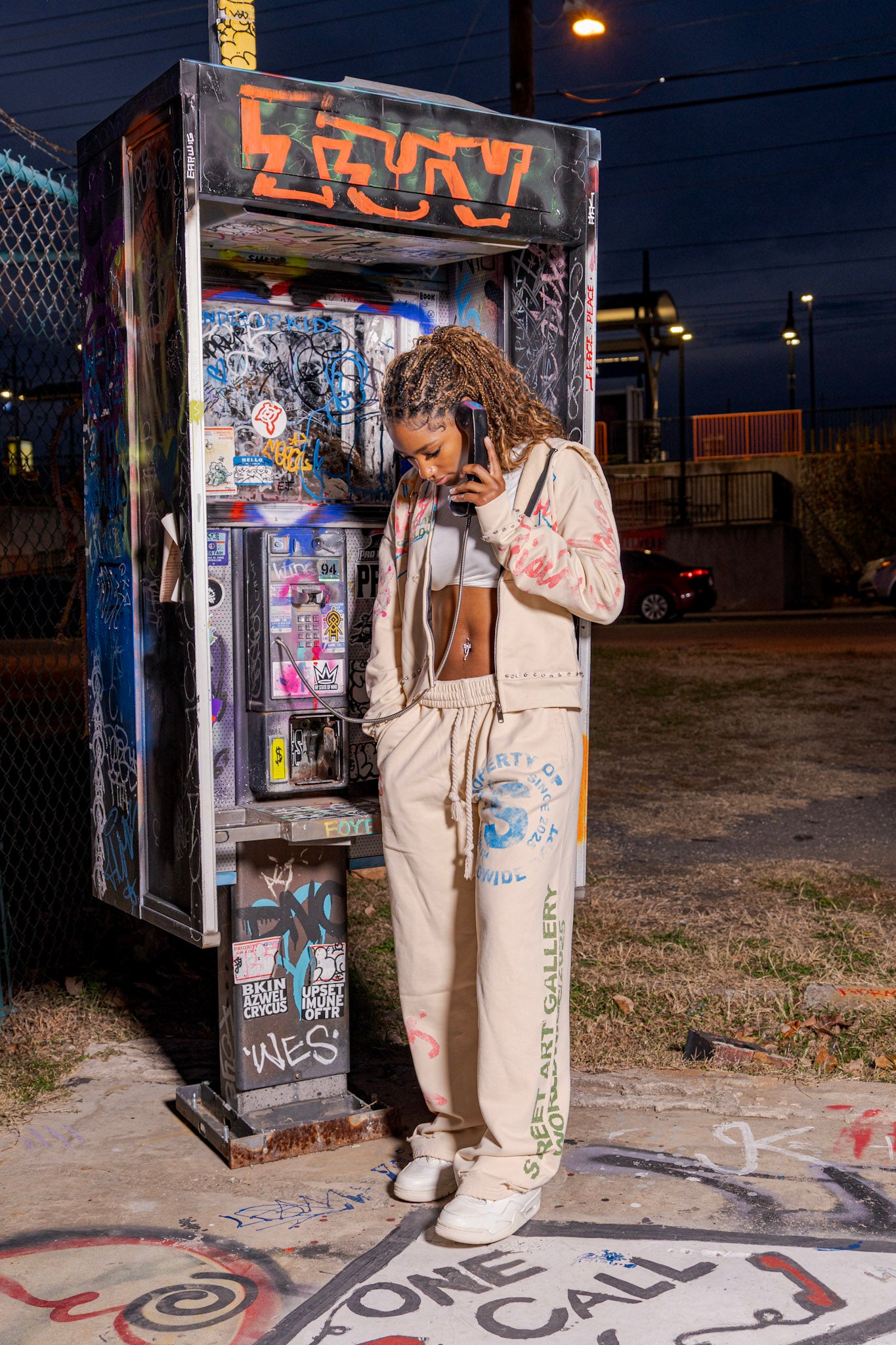 "Pressure makes Diamonds" sweatpants (cream)